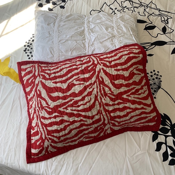 Red & Beige Zebra Stripe Pattern Pillowcase - Picture 2 of 7